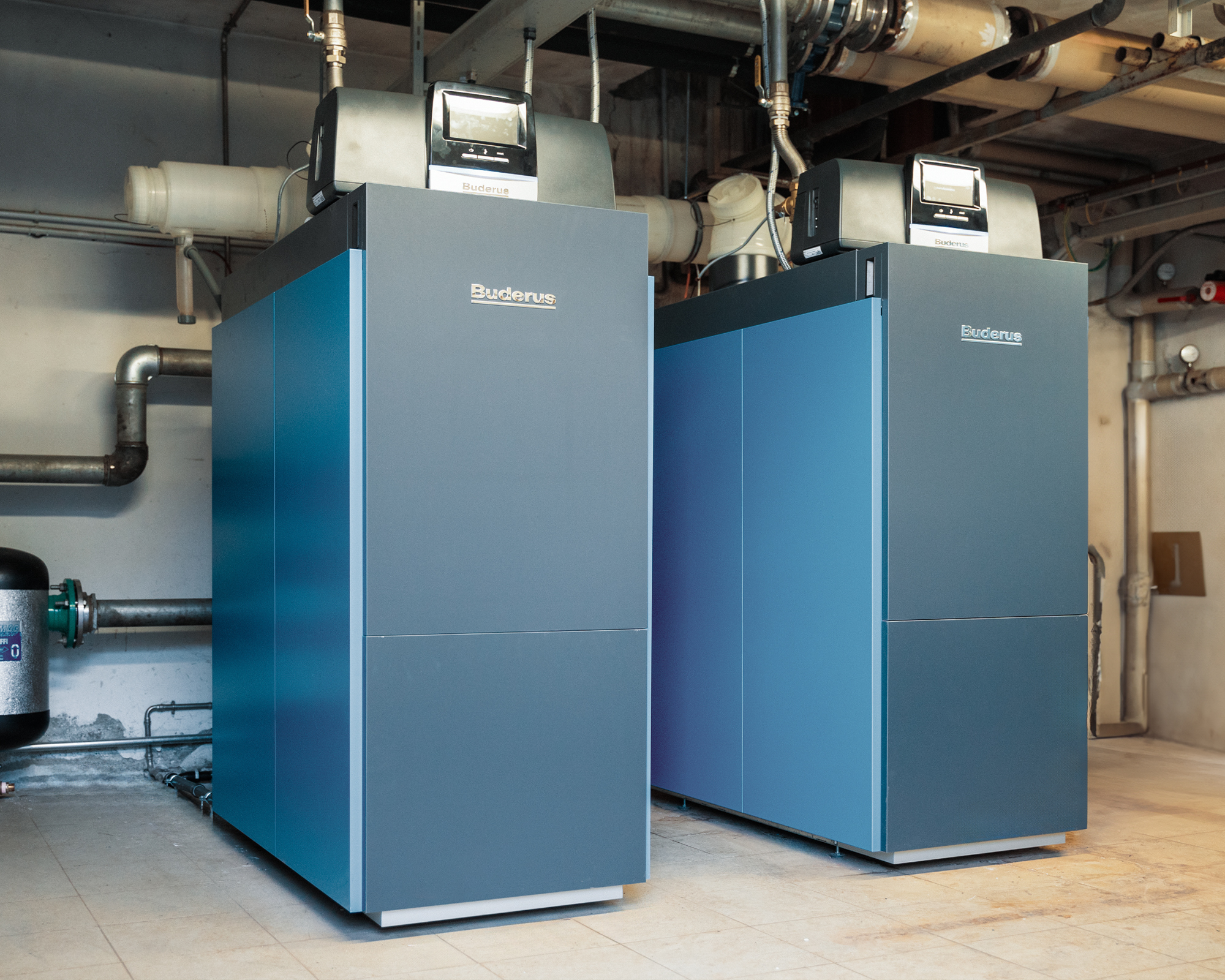 Rinnovati gli impianti con due efficienti caldaie a condensazione collegate in cascata.